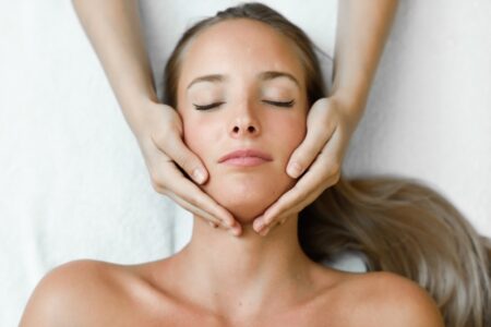 tvárová masáž žena